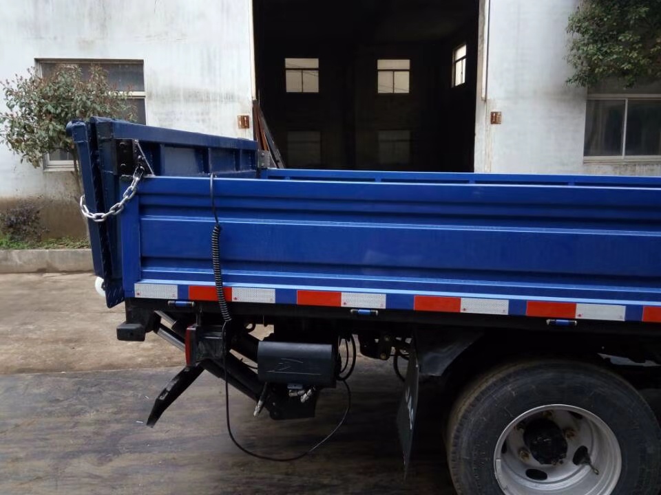 折(shé)疊式汽(qi)車尾闆(pan)