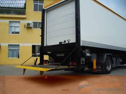 垂直(zhí)升降汽車尾(wěi)闆