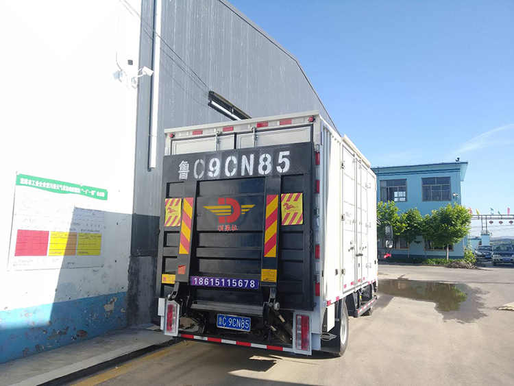 2.0T懸臂(bì)式汽車尾闆(pǎn)