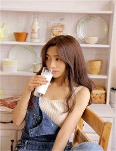 小莹的奶水
