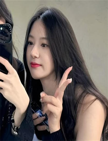 美术设计：《爱你惹火上身》政治的权力博弈与社会结构——东方与西方的碰撞